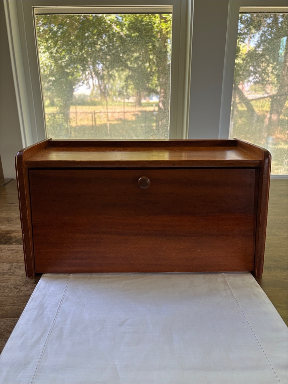 Vintage Wooden Bread Box in Warm Brown. Cottagecore Country Americana - Picture 4 of 8